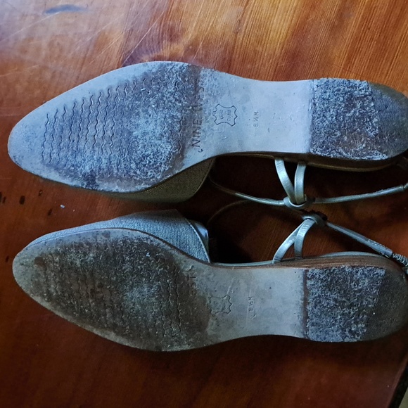 Last Chance! Will Be Pulling Soon! 9 West gold/ fabric toe shoes - Picture 4 of 5